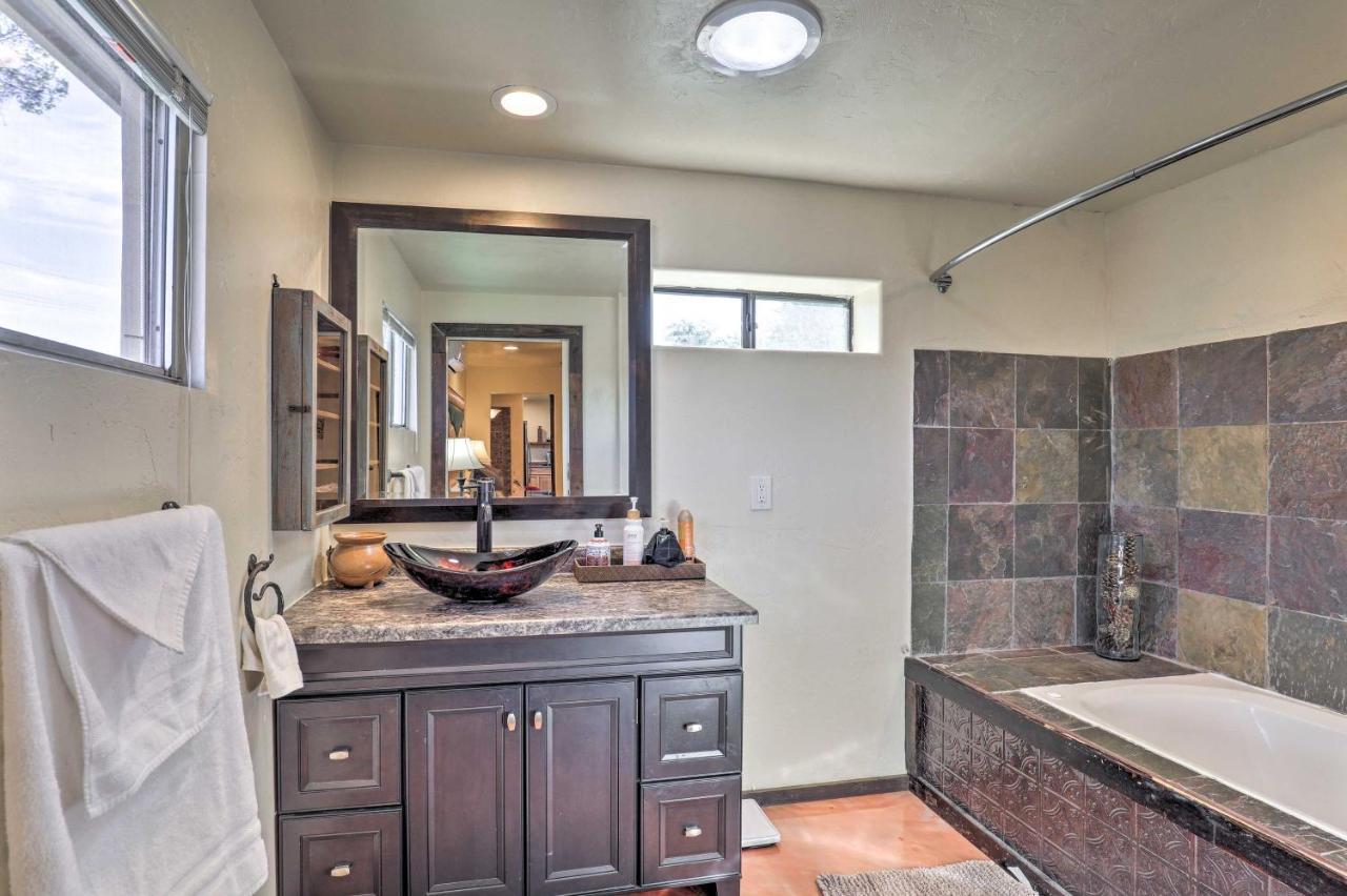 Pet-Friendly Tucson Casita Shared Hot Tub And Porchヴィラ エクステリア 写真